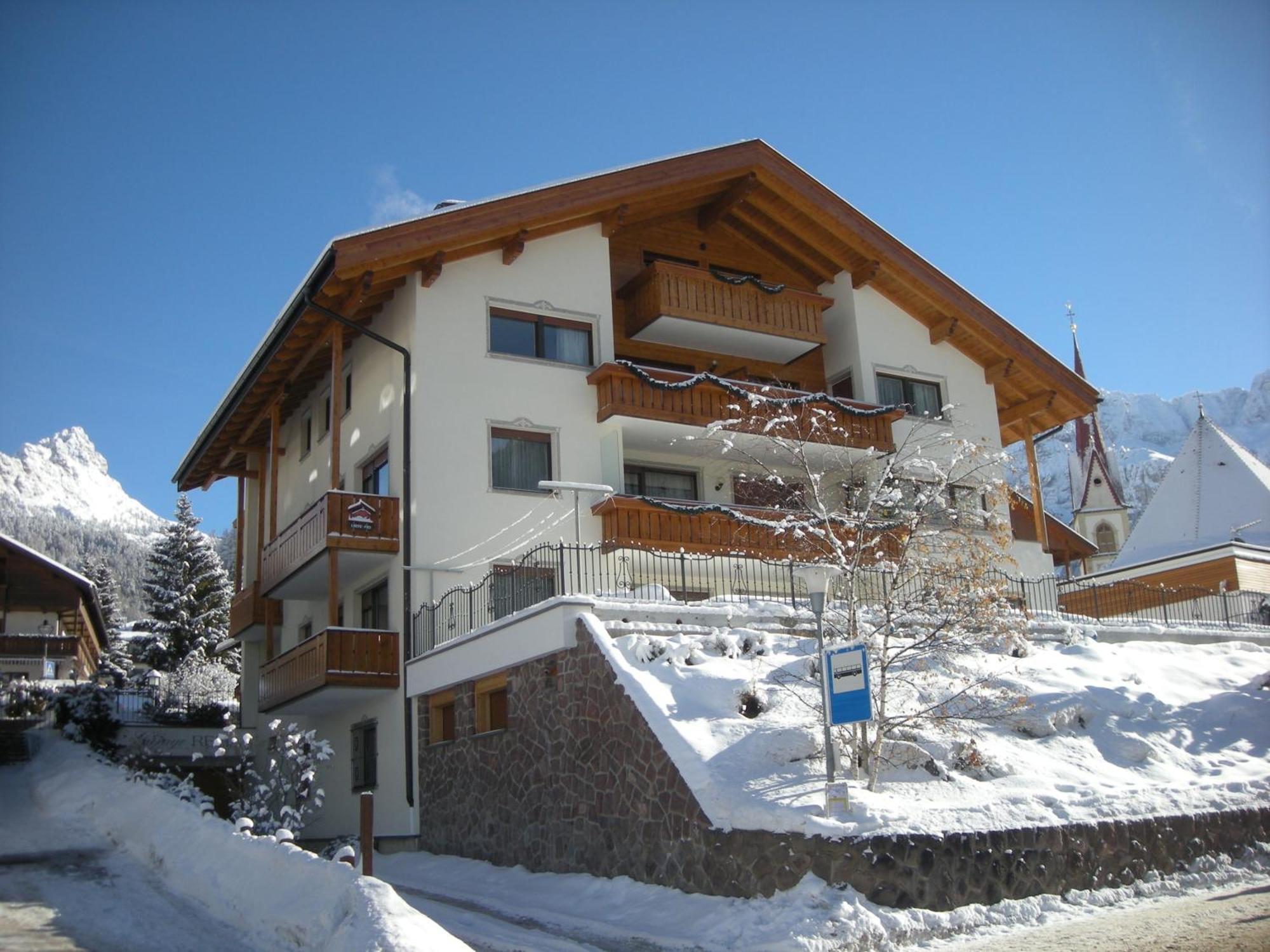 Garni Hotel Rezia Selva di Val Gardena Exterior foto