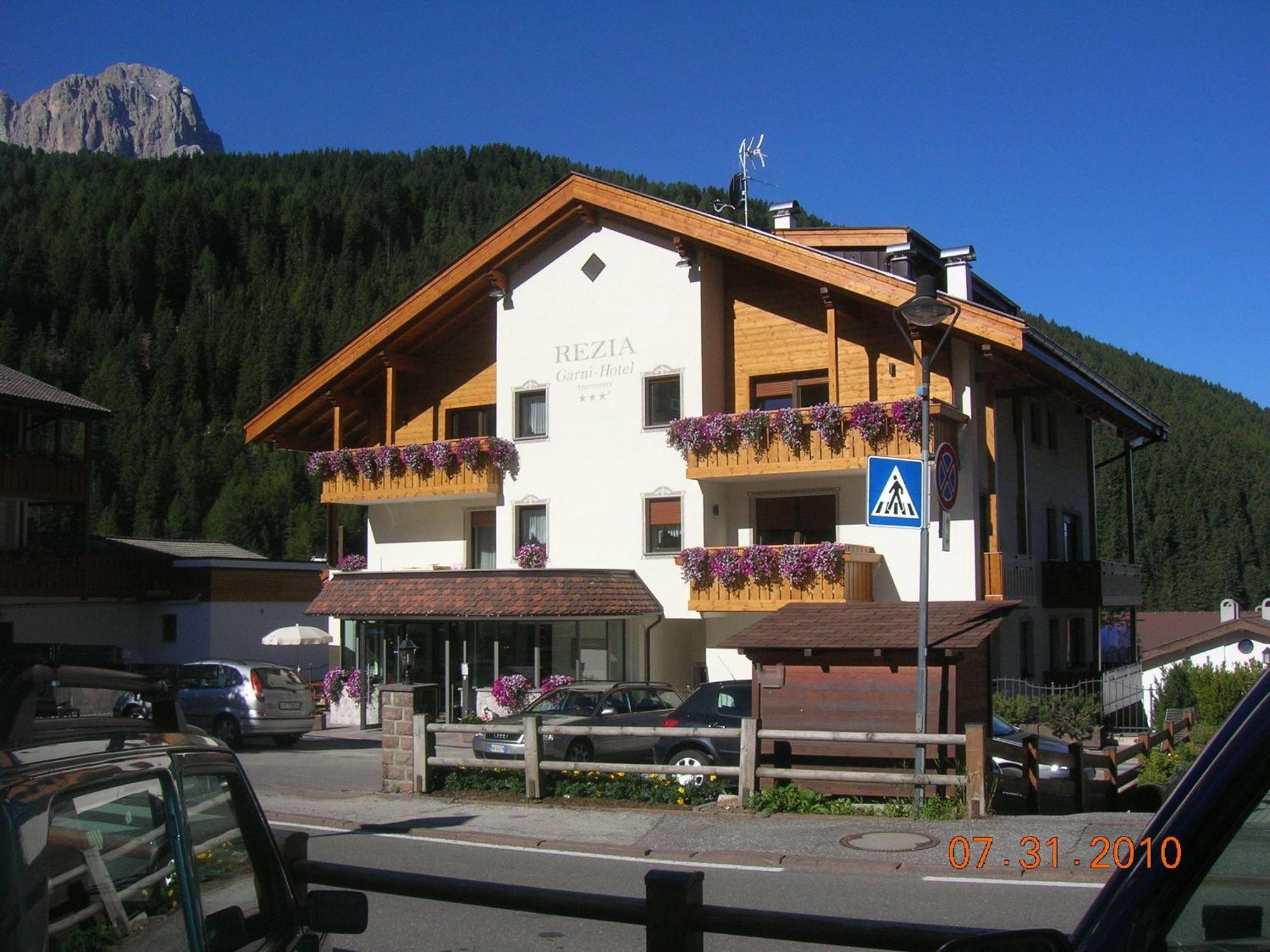 Garni Hotel Rezia Selva di Val Gardena Exterior foto