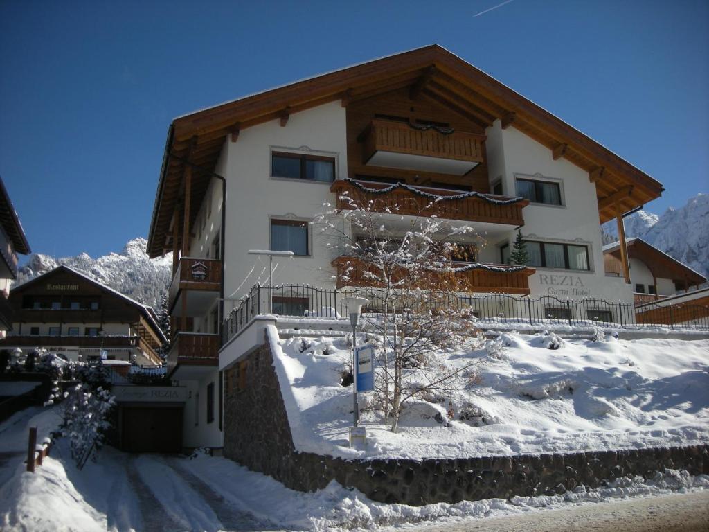 Garni Hotel Rezia Selva di Val Gardena Exterior foto