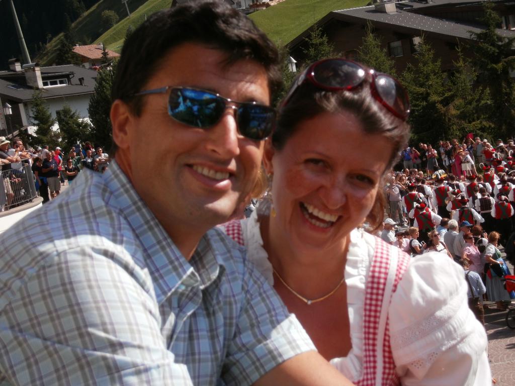 Garni Hotel Rezia Selva di Val Gardena Exterior foto